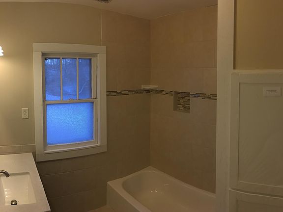 3rd image of 160 Gorland Ave