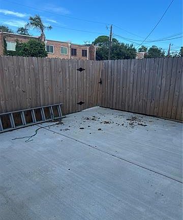 3rd image of 838 Wilshire Blvd