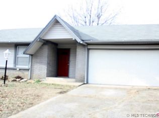 4932 Redbud Dr, Sand Springs, OK 74063