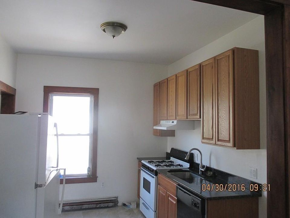 2nd image of 46 Lincoln St APT 2R