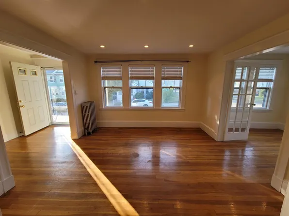 2 Bromfield St, Watertown, MA 02472