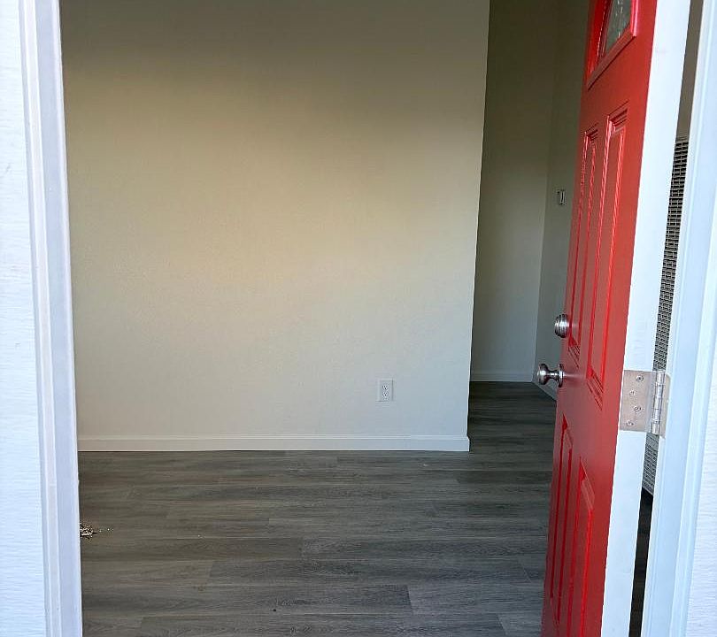 2nd image of 112 Onyx Dr #1