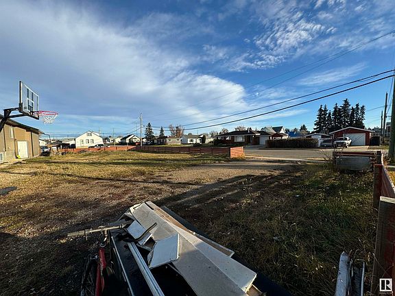 4th image of 4710 49th St