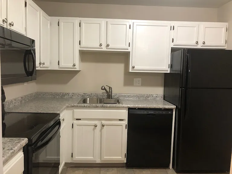 2205 Cromwell Hills Dr — Photo 9