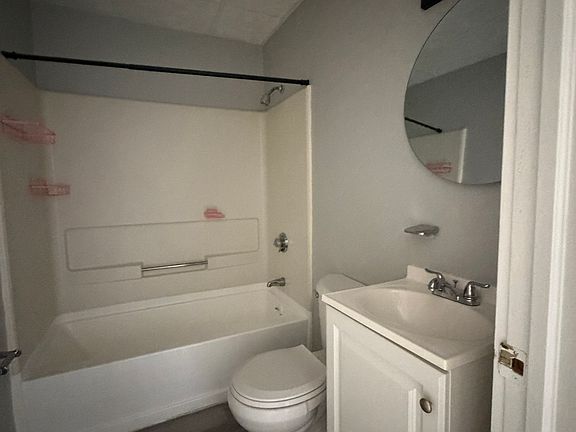 3rd image of 136 E Liberty St #1W