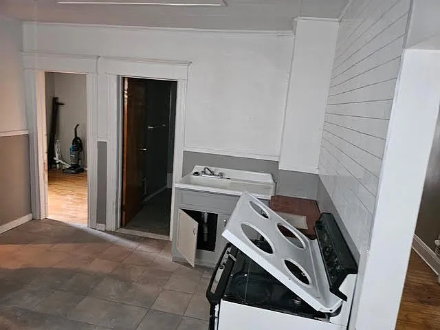 526 Niagara St #1 — Photo 4