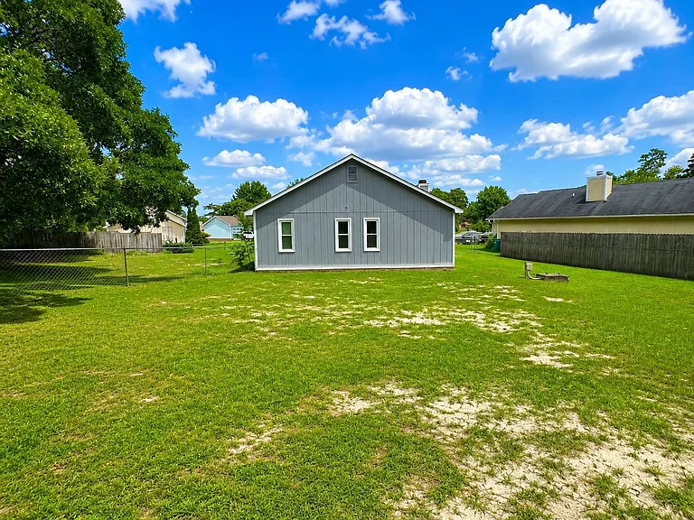 633 Winthrop Ct — Photo 15