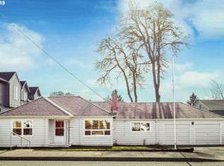 565 E Gloucester St, Gladstone, OR 97027