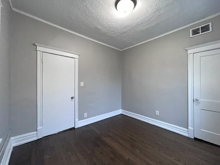 2707 E 78th St #2W — Photo 9
