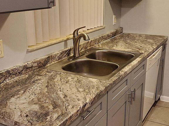5th image of 5024 Oak Hill Dr