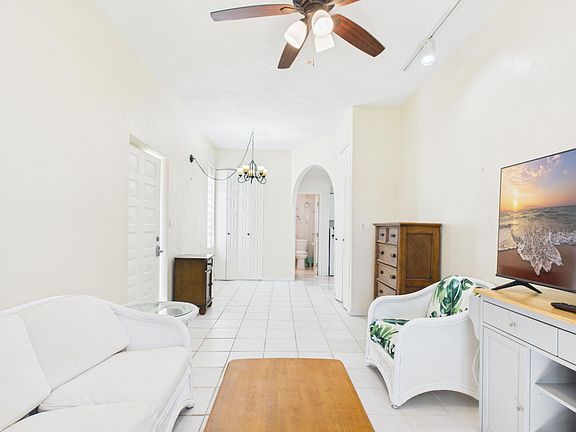 3rd image of 40 Southgate Est