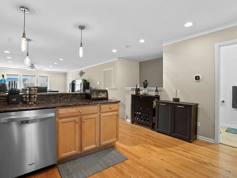 1632 W Blackhawk St #1 — Photo 13