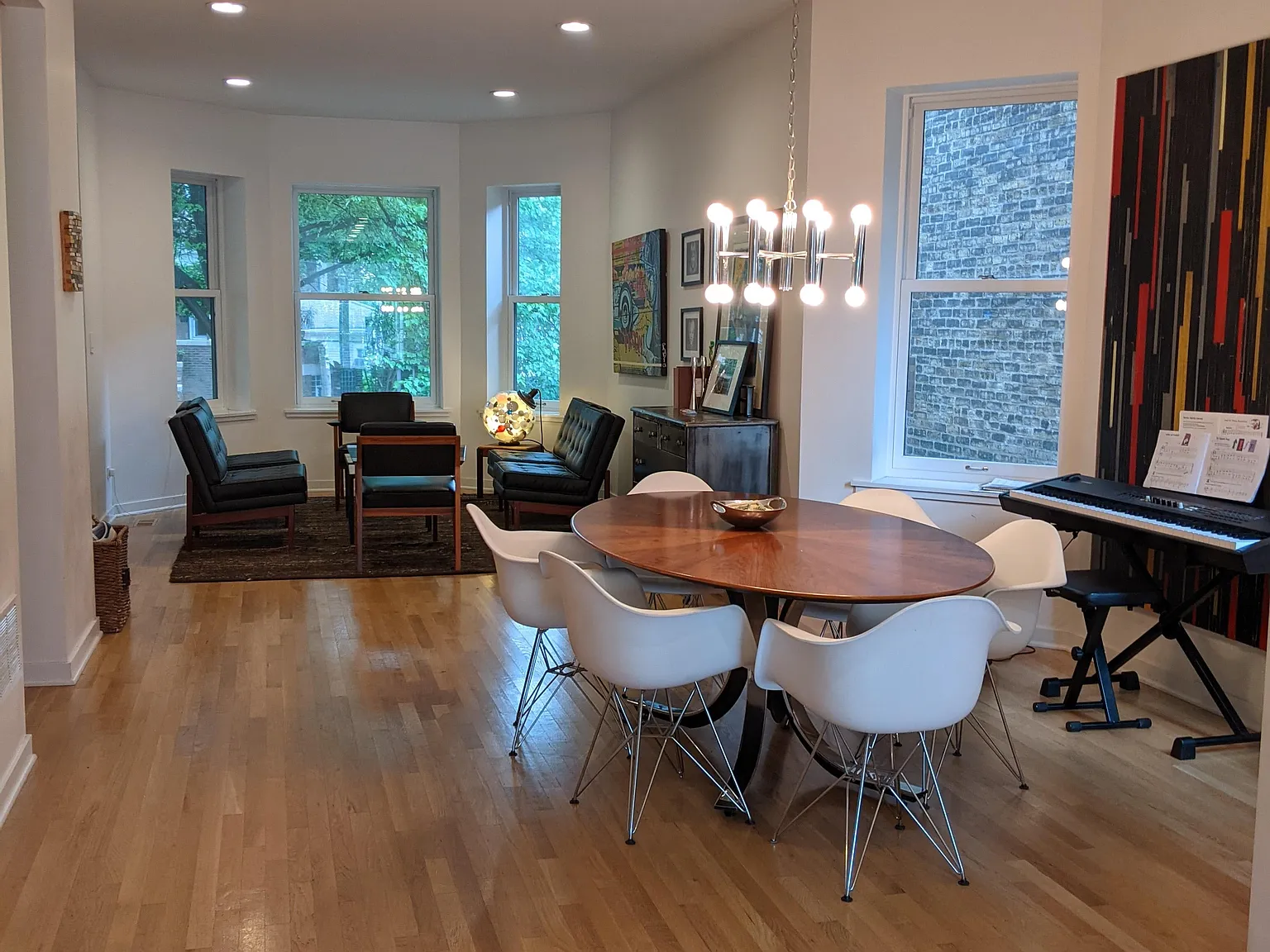 3 bed, 2.5 bath, 2600 sqft, $4,500 — Photo 3