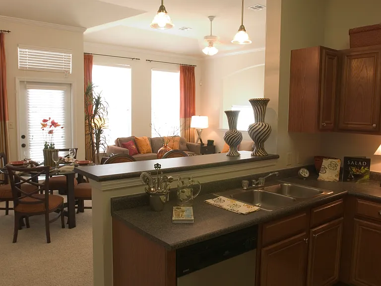 Calypso Bay Apartments — Photo 37