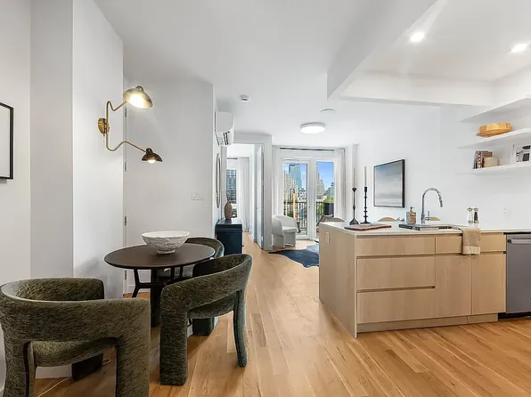 558 Sackett Street image 1 of 16