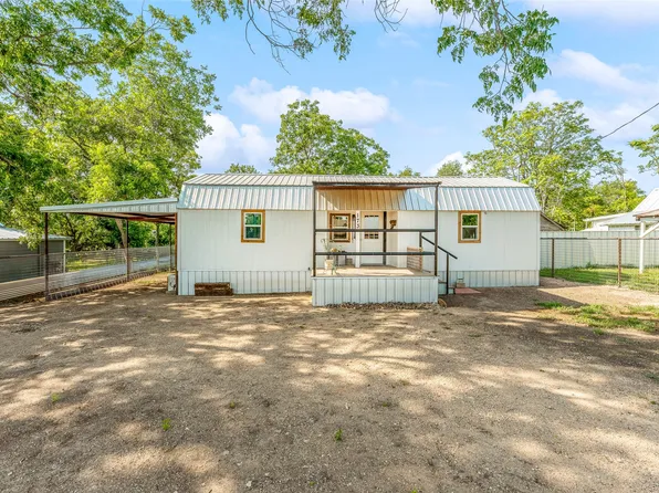 173 W Ross St, Walnut Springs, TX 76690