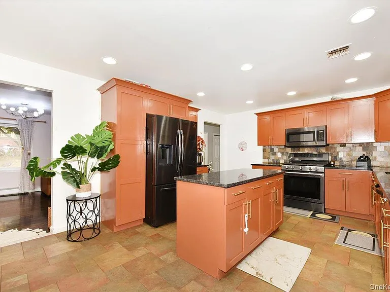 109 Charles St — Photo 13