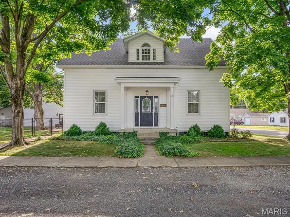 211 N Cherry St, Freeburg, IL 62243