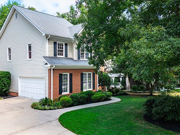 3rd image of 4 Deer Spring Ln