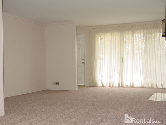 5th image of 6686 Maple Lakes Dr #1