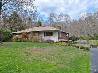 38 Bonter Rd, Oak Ridge, NJ 07438
