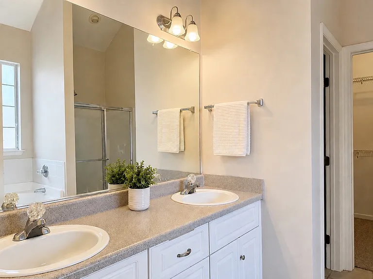 216 Carriage Hills Cir — Photo 8
