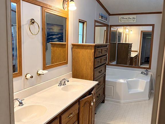 4th image of 24587 Willow Ln