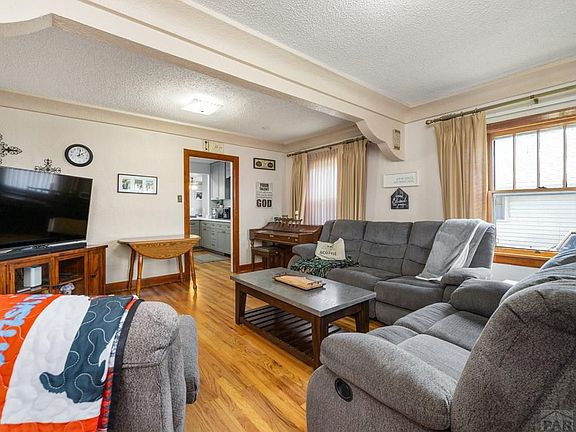 4th image of 920 Egan Ave
