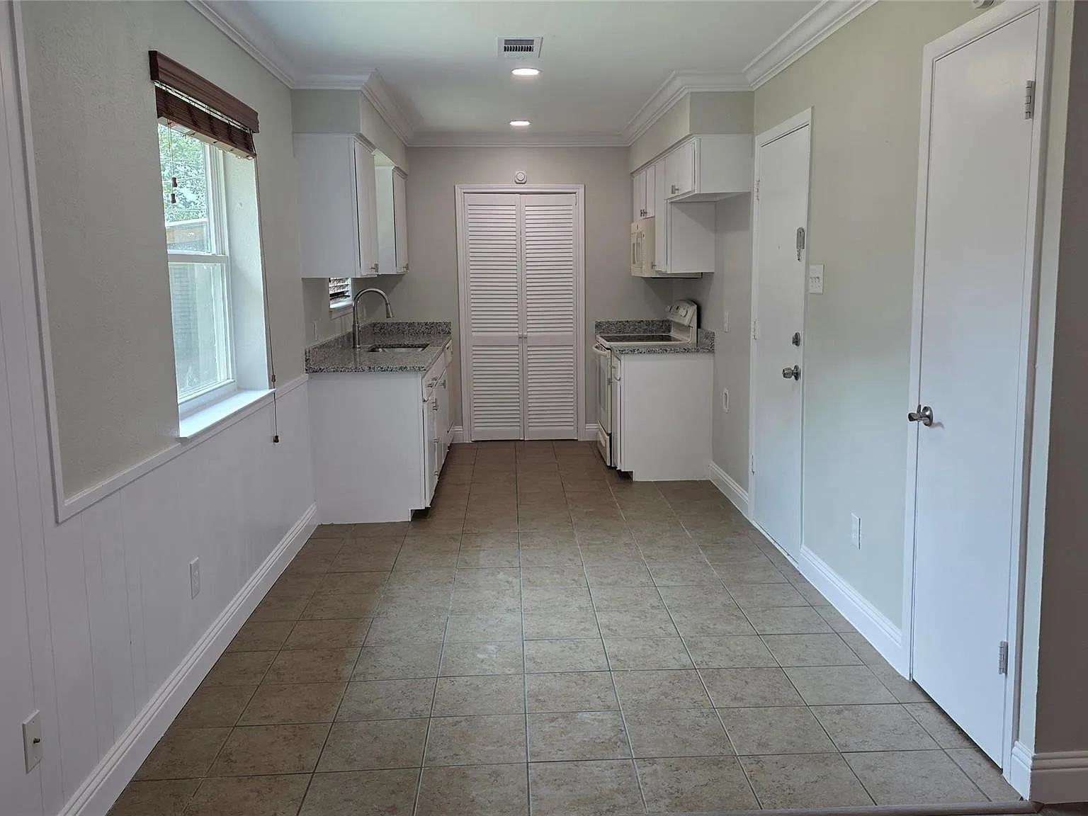 3 bed, 1148 sqft, $1,900 — Photo 2