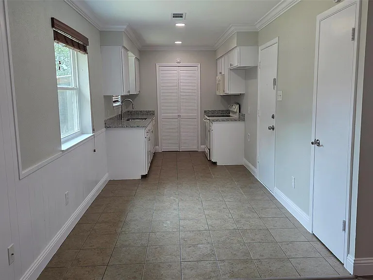 335 Springwillow Rd — Photo 2