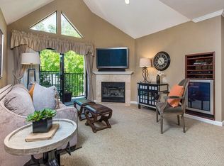 218 Foss Creek Cir APT B, Healdsburg, CA 95448