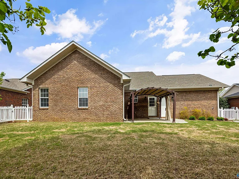 5104 Frankford Dr SE — Photo 32