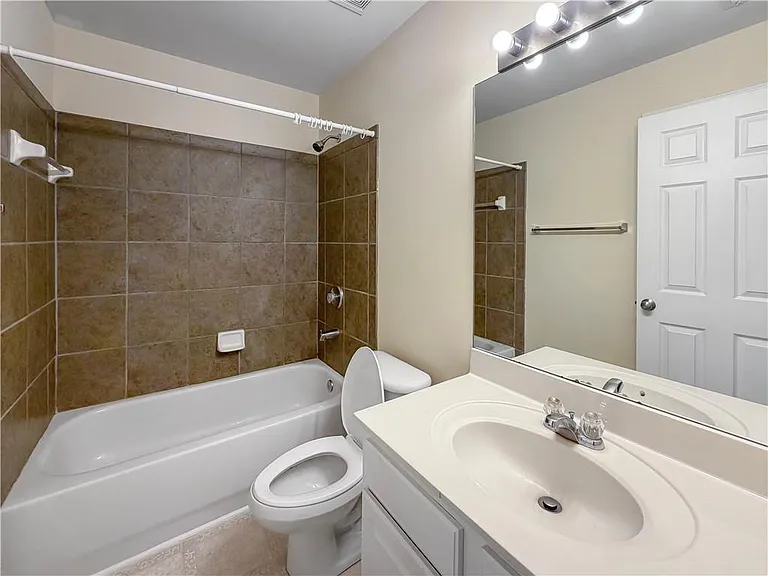 2380 Fairlie Dr — Photo 24
