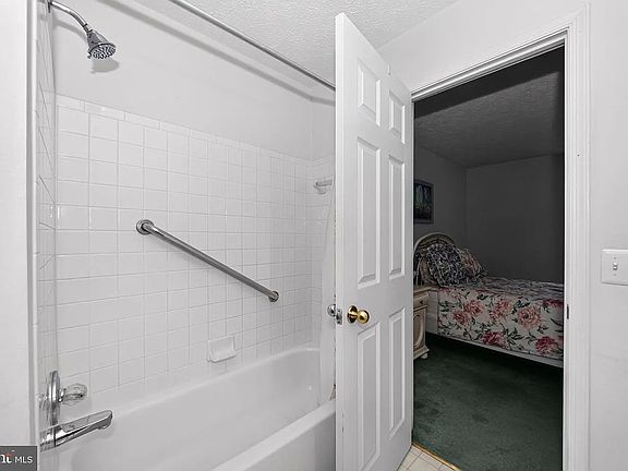 5th image of 520 Kennington Rd