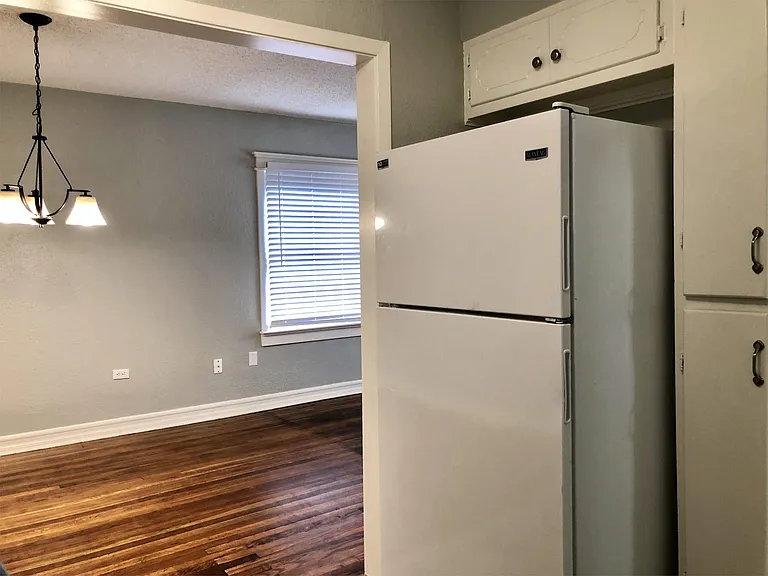 2813 Mitchell Ave — Photo 4