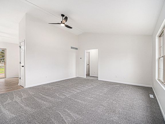 5th image of 53697 Woodvale Dr
