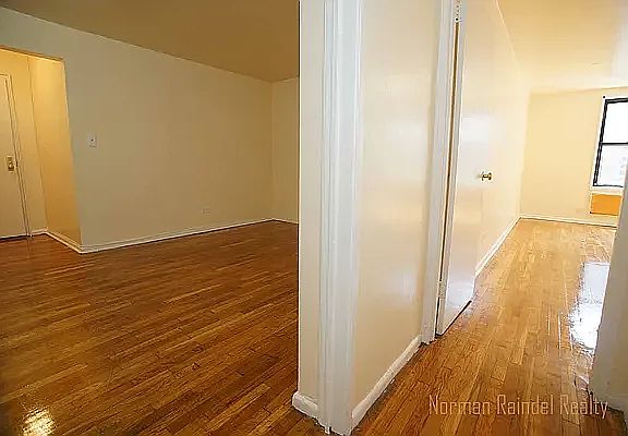4th image of 125 E 18th St APT 4H