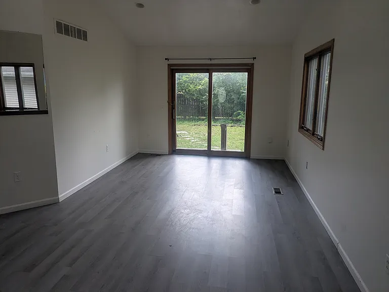 2771 Southlawn St — Photo 3
