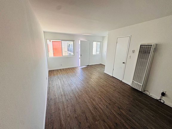 3rd image of 2210 Vanderbilt Ln APT 25