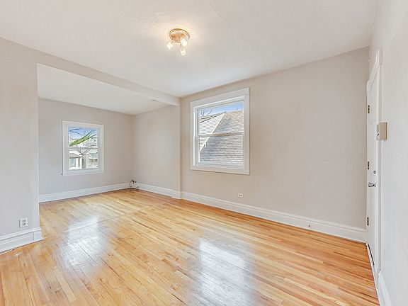 4th image of 4218 N Whipple St #2W