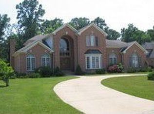 8606 Cadillac Cir, Grosse Ile, MI 48138