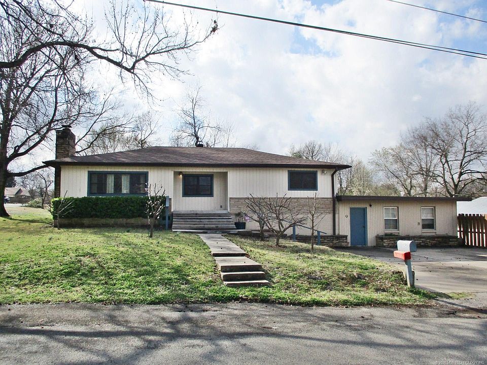 1st image of 106 S West Ave