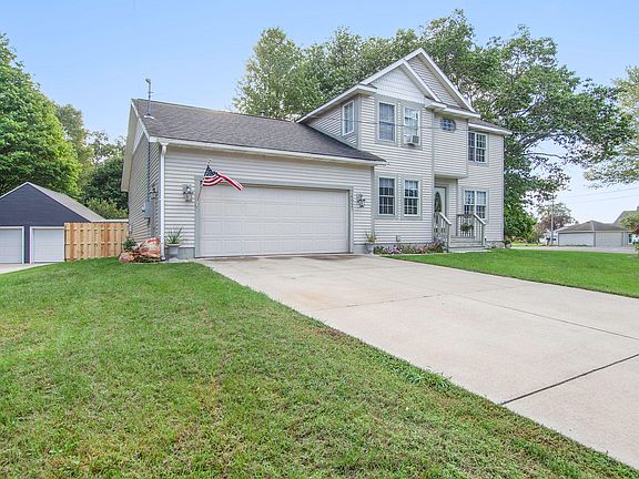 3rd image of 2692 Memorial Dr