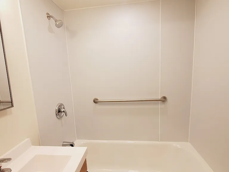 Caroline St — Photo 24