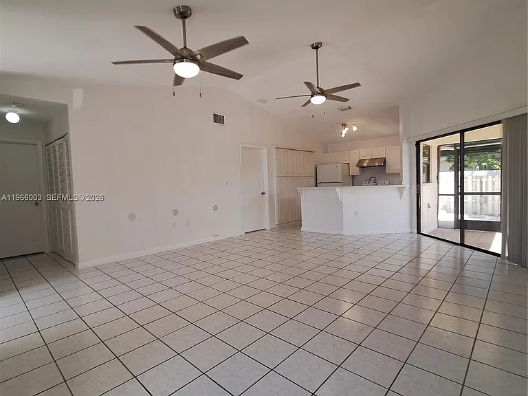 3214 San Remo Cir — Photo 4