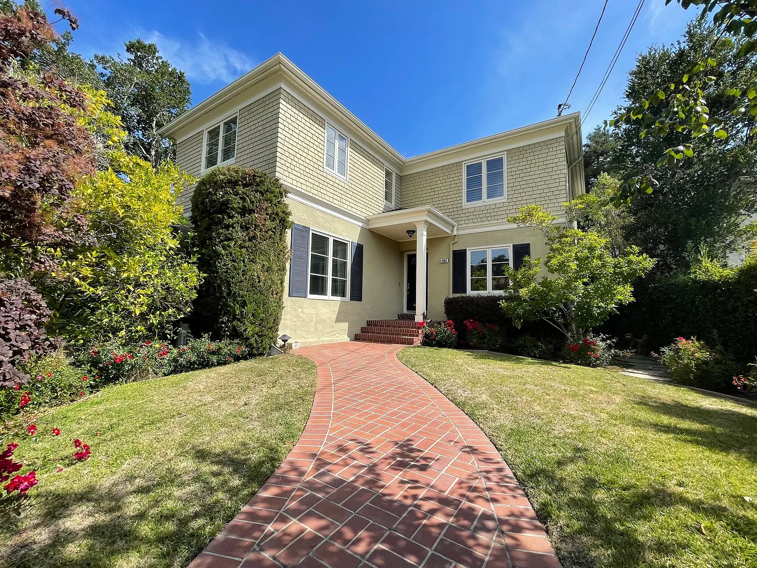 1404 Hillside Cir photo 1