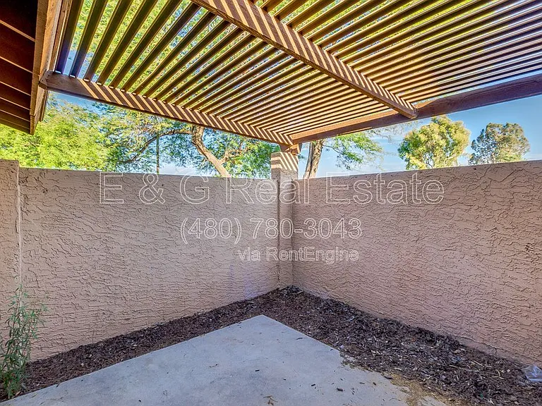 2149 E 10th St #3 — Photo 12