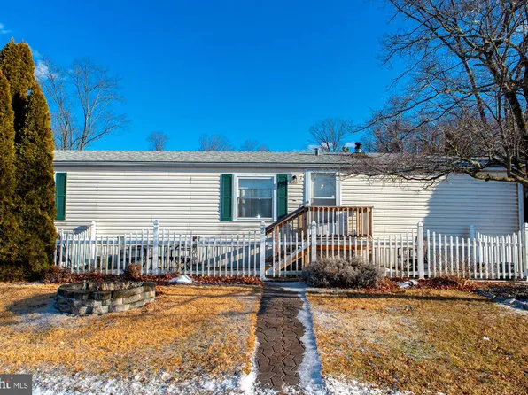 2 Evergreen Dr, Quakertown, PA 18951