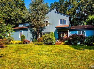 10 N Bayard Ln, Mahwah, NJ 07430