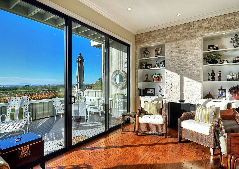 Floor to ceiling windows.